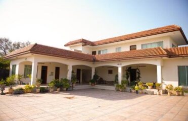 Luxurious Villa In Banigala Farmhouse