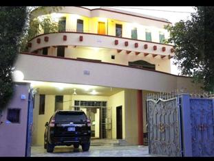 The Family Guest House in Johar Town